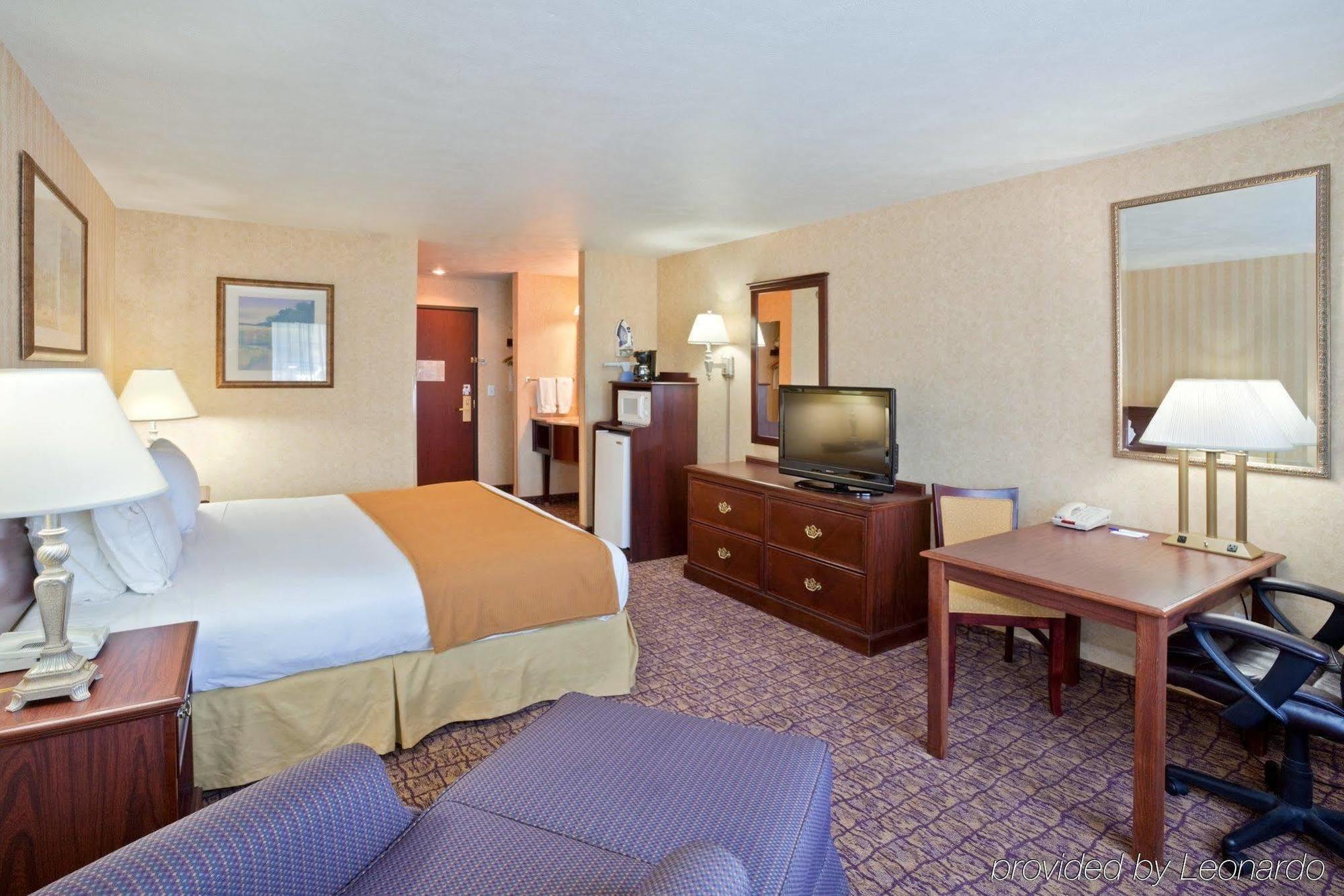 Holiday Inn Express Wenatchee By Ihg Exterior photo